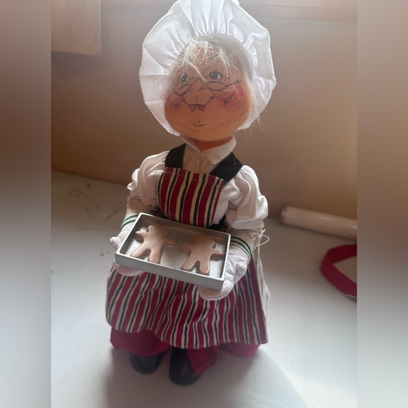 Annalee Red and Green Striped Doll Mrs Clause Cookies - Picture 2 of 8